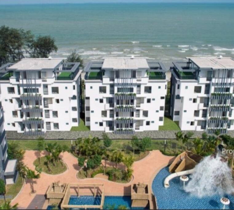 Beachfront Villa At Swiss Garden Resort Residences - Min 2 Nights Stay Kuantan Exteriör bild