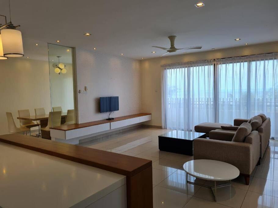 Beachfront Villa At Swiss Garden Resort Residences - Min 2 Nights Stay Kuantan Exteriör bild